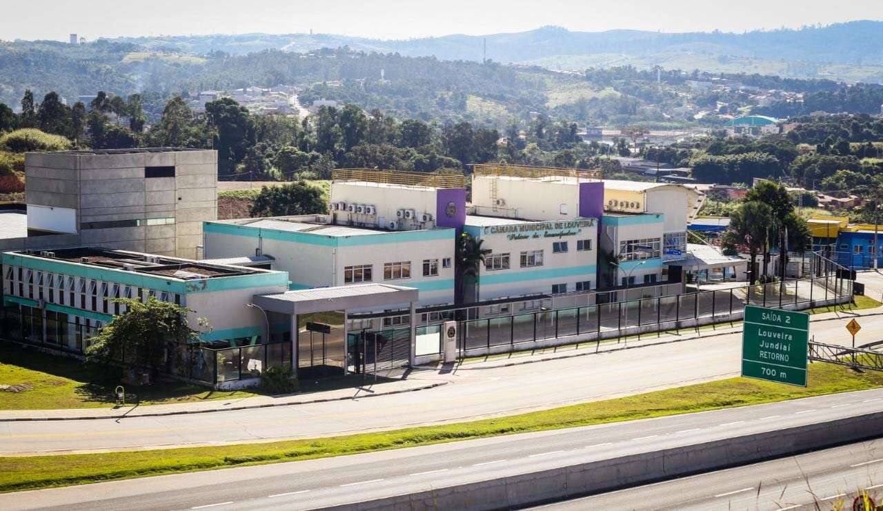 Câmara de Louveira aprova em primeiro turno alteração do dia e horário das sessões