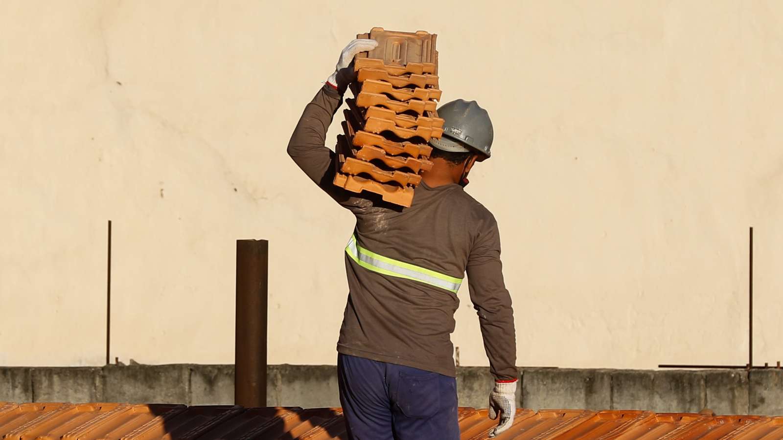 Dia Mundial do Trabalho: Reconhecendo a Dedicação dos Trabalhadores de Louveira