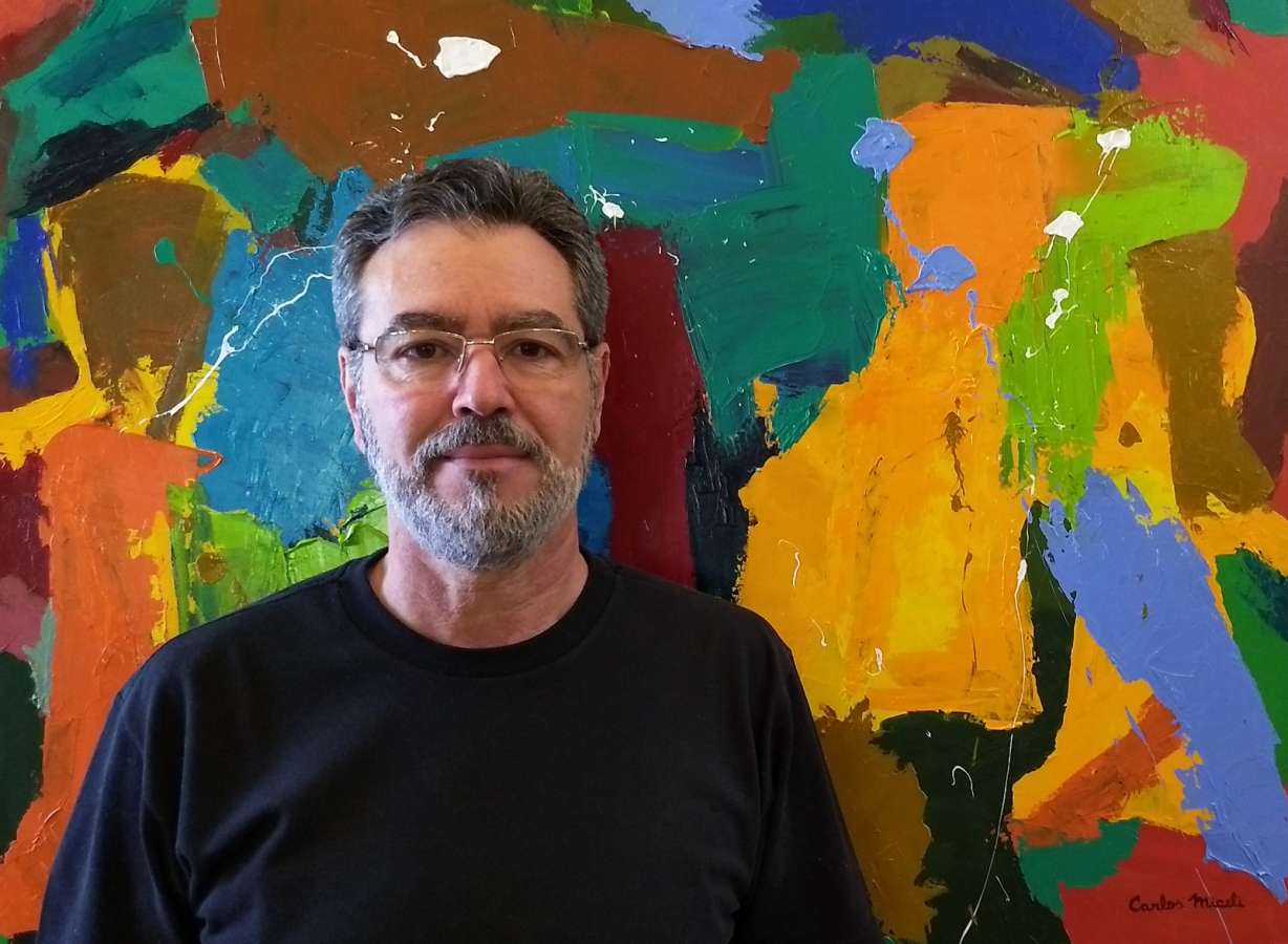 Exposição “Horizontes Imaginários” convida o público a explorar o vibrante universo das pinturas abstratas