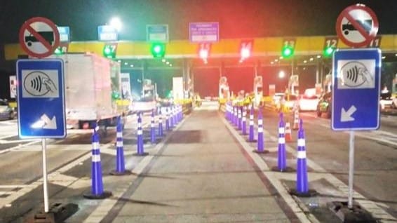 Rodovia dos Bandeirantes oferece cabine de autoatendimento para pagamento de pedágio com cartão por aproximação