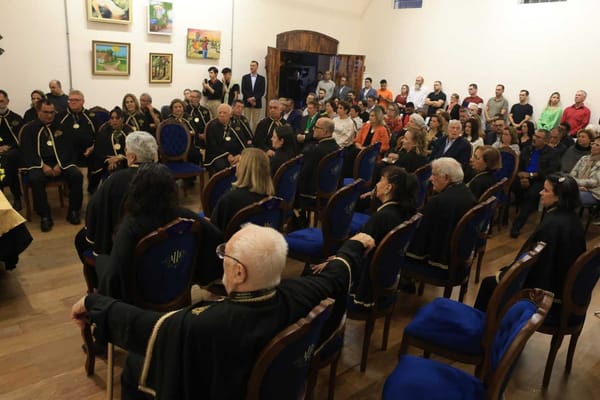 A ALLA - Academia Louveirense de Letras e Artes está com cadeiras disponíveis para novos membros