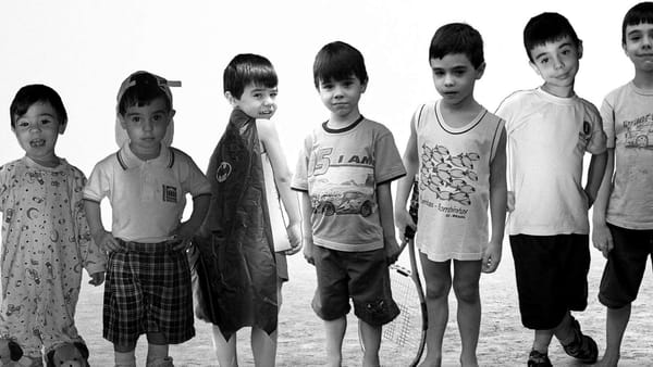 Da Infância à Juventude: Uma Jornada Fotográfica pela Linha do Tempo