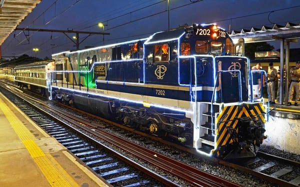 Luzes do Natal: Trem Iluminado Vem à Louveira com Apresentação Musical do Saxofonista Derico