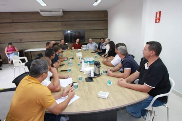 Vereadores de Louveira pedem esclarecimentos à Prefeitura sobre projetos encaminhados à Câmara