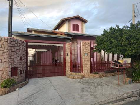 Casa à venda com 3 quartos, sendo 1 suíte, em Parque Das Colinas, Valinhos - SP