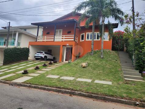 Casa  à venda com 4 quartos, sendo 4 suítes, no condomínio Residencial Delle Stelle, Louveira - SP