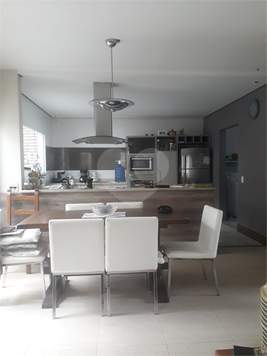 Sobrado à venda com 3 quartos, sendo 3 suítes, em Condomínio Picollo Villaggio, Louveira - SP