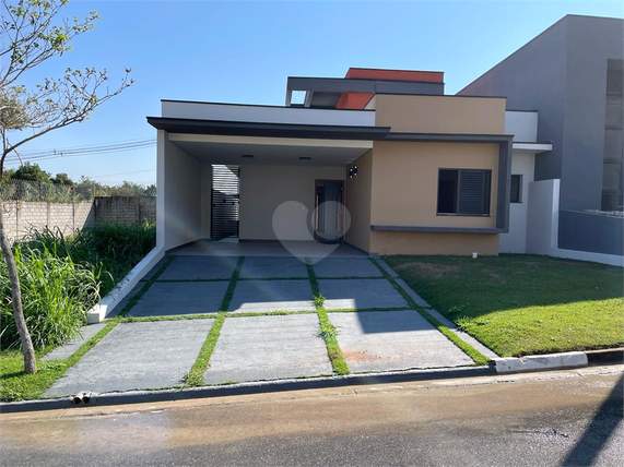 Casa à venda com 3 quartos, sendo 1 suíte, em Portal do Bosque, Louveira - SP