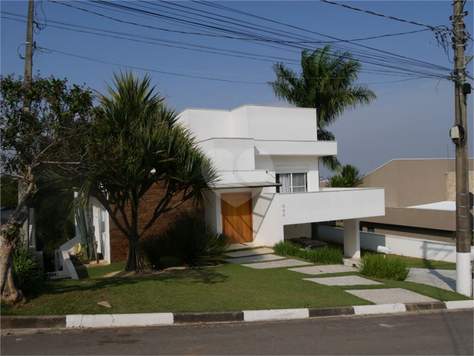 Casa  à venda com 5 quartos, sendo 3 suítes, no condomínio Morada do Sol, Vinhedo - SP