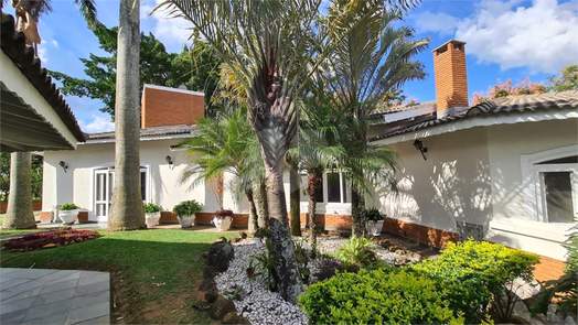 Casa  à venda com 5 quartos, sendo 3 suítes, no condomínio Village Sans Souci, Valinhos - SP