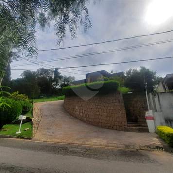 Casa à venda com 6 quartos, sendo 3 suítes, no condomínio Estância Marambaia, Vinhedo - SP