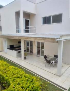 Sobrado à venda com 3 quartos, sendo 3 suítes, em Villaggio Capríccio, Louveira - SP