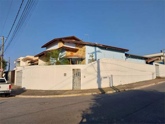 Sobrado à venda com 5 quartos, sendo 1 suíte, em Terra Nobre, Louveira - SP