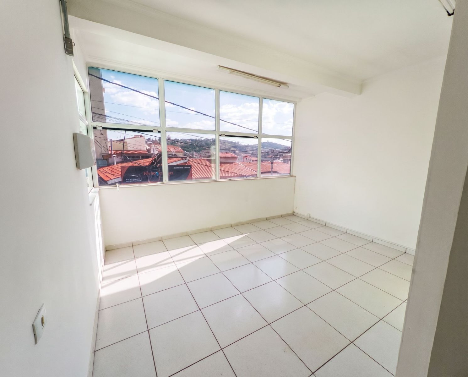 Salas Comerciais para Alugar em Louveira: Oportunidade Estratégica no Bairro Santo Antônio